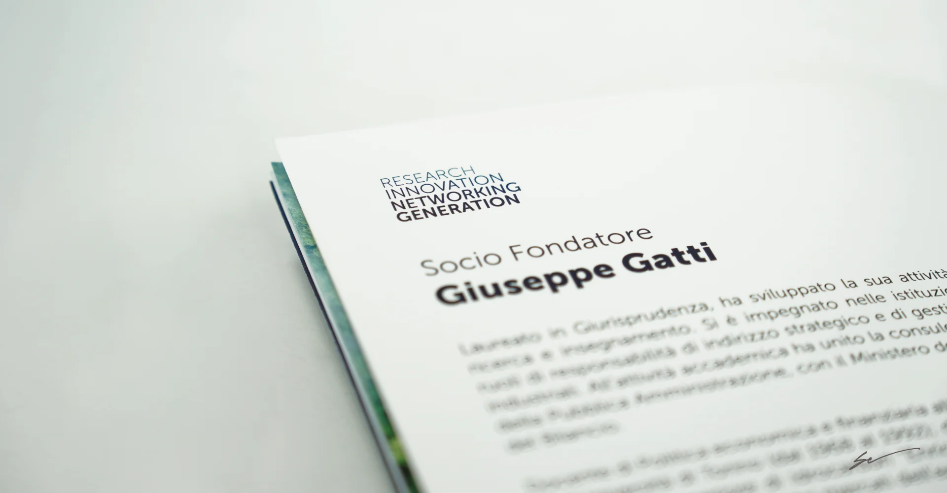 Grafica company profile claim aziendale Grafica company profile claim aziendale
