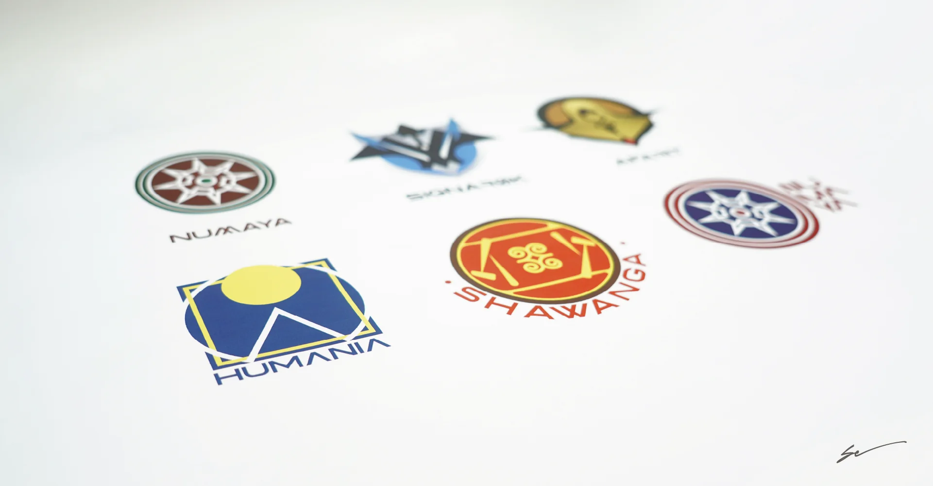 Realizzazione grafica brochure, card e loghi Realizzazione grafica brochure, card e loghi